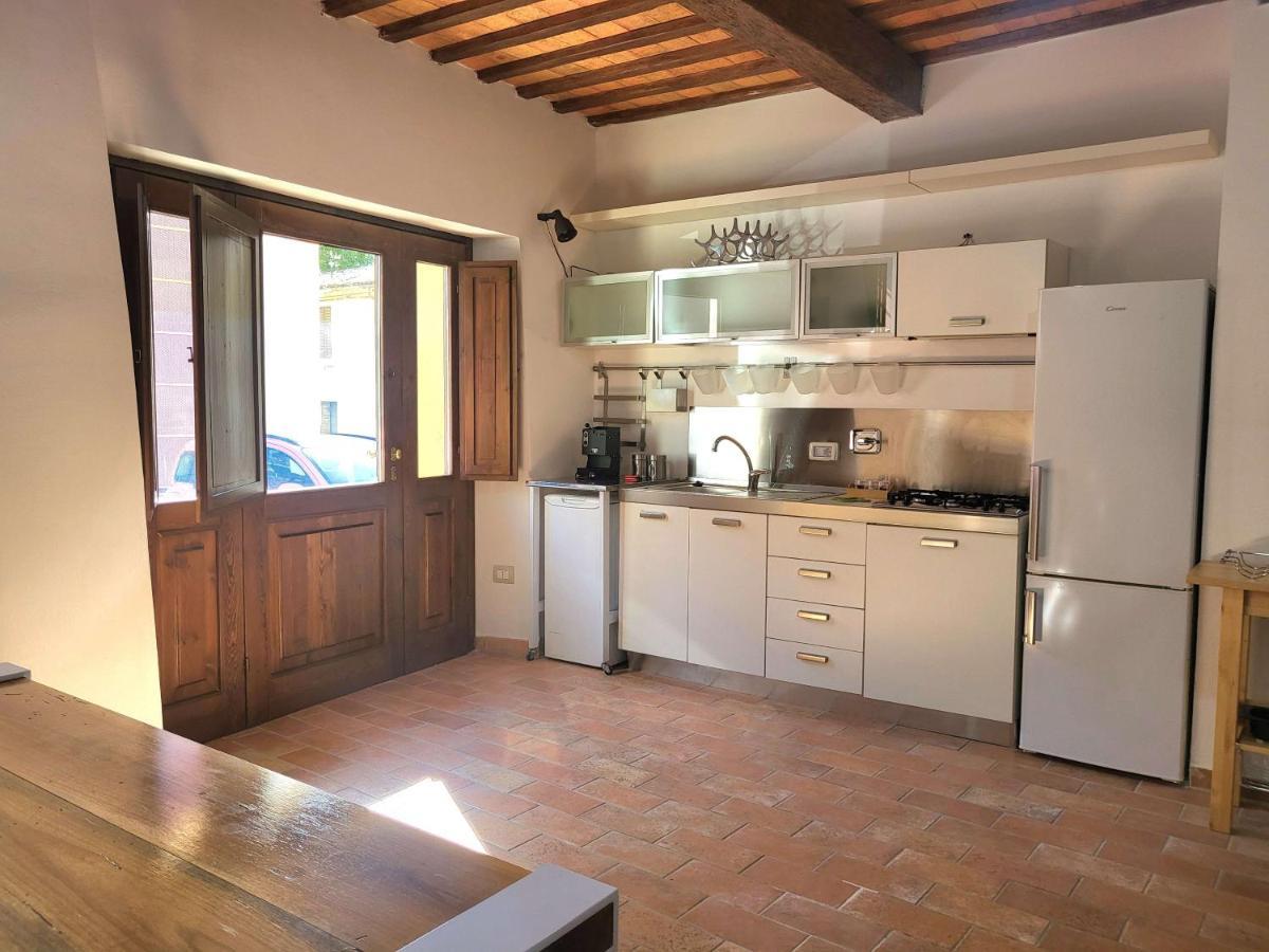 Appartamento Davanti Al Porto Romano Bevagna Esterno foto